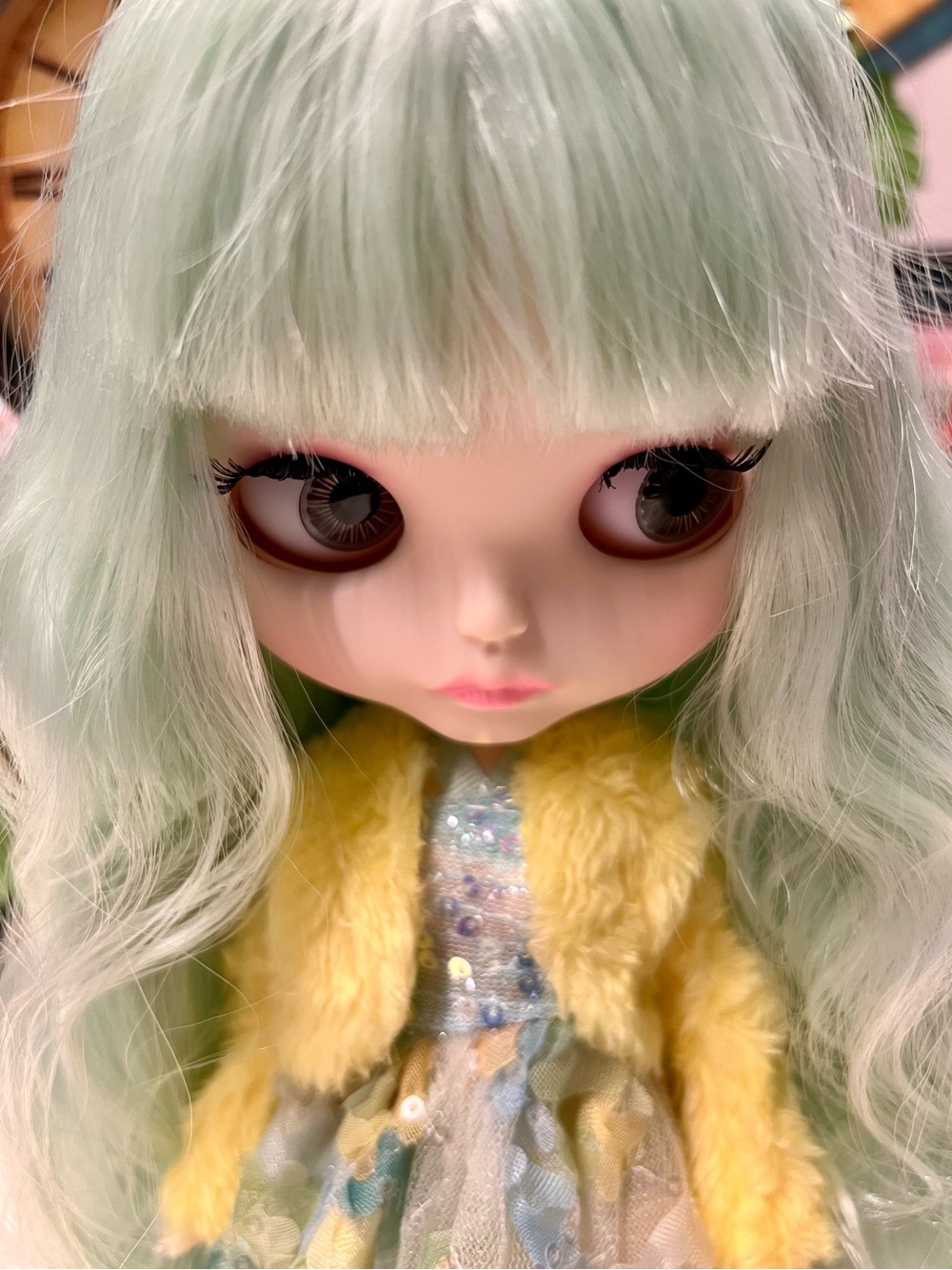 Customized Blythe Doll, Lime Green Hair, 12”, 30 cm, 1/6 scale, and Accessories - Picture 2 of 16